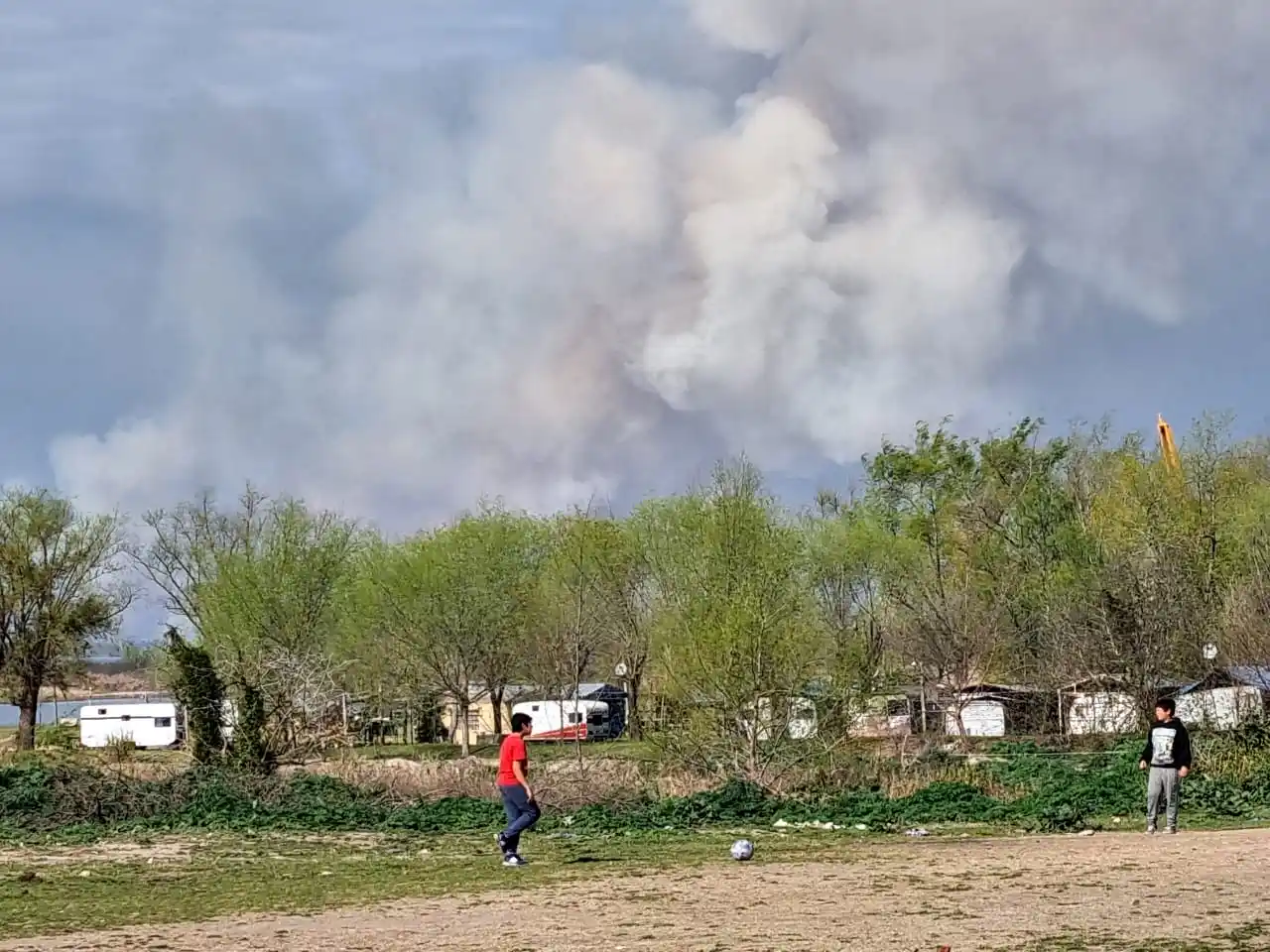 Incendio en las islas: 96 horas de humo sobre toda la ciudad