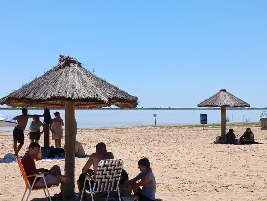 La playa es el único piletón de acceso público.