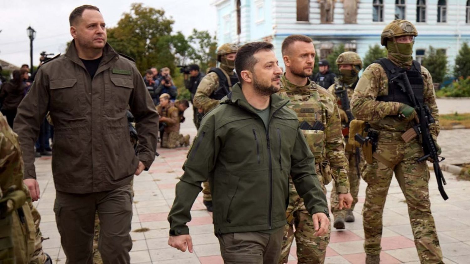 Zelenski prometió la victoria al visitar Izium, ciudad reconquistada por Ucrania