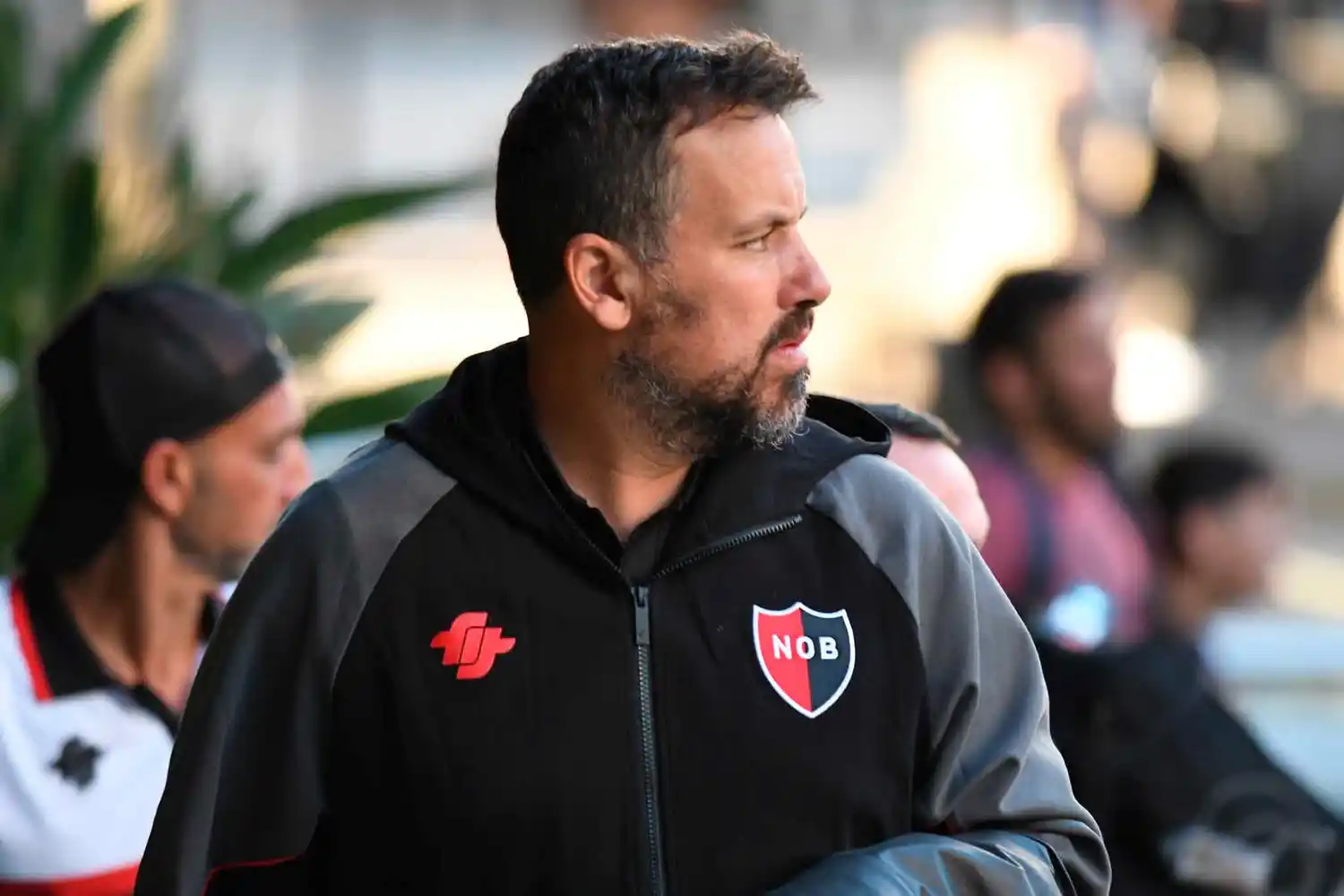Newell's ya está en La Plata y el Ogro Fabbiani prepara varios cambios para visitar a Estudiantes