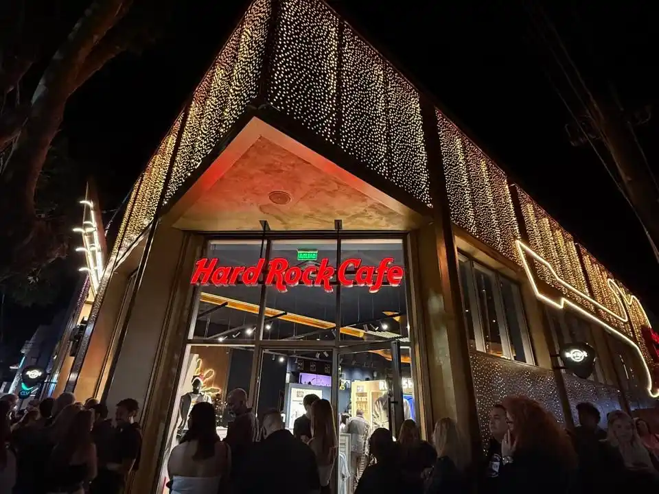 La propuesta se completa con el lanzamiento de un nuevo menú ejecutivo, disponible de lunes a viernes durante todo marzo.