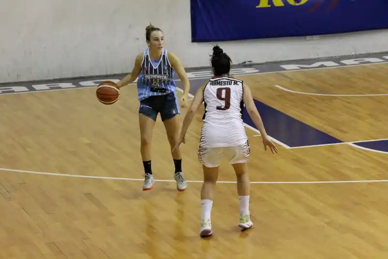 Liga Nacional Femenina: dura derrota de Peñarol en el debut