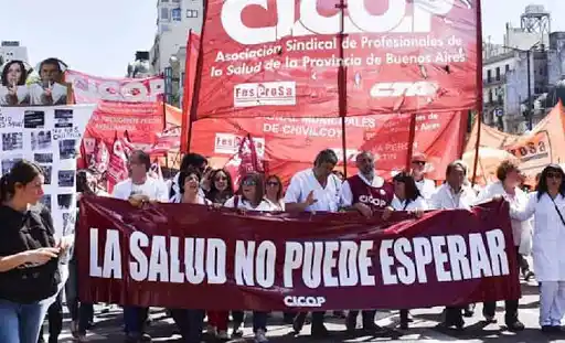Los médicos preparan la primera medida de fuerza contra Axel Kicillof