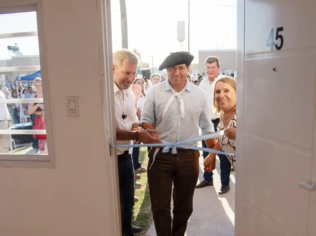 Frigerio entregó viviendas a 100 familias