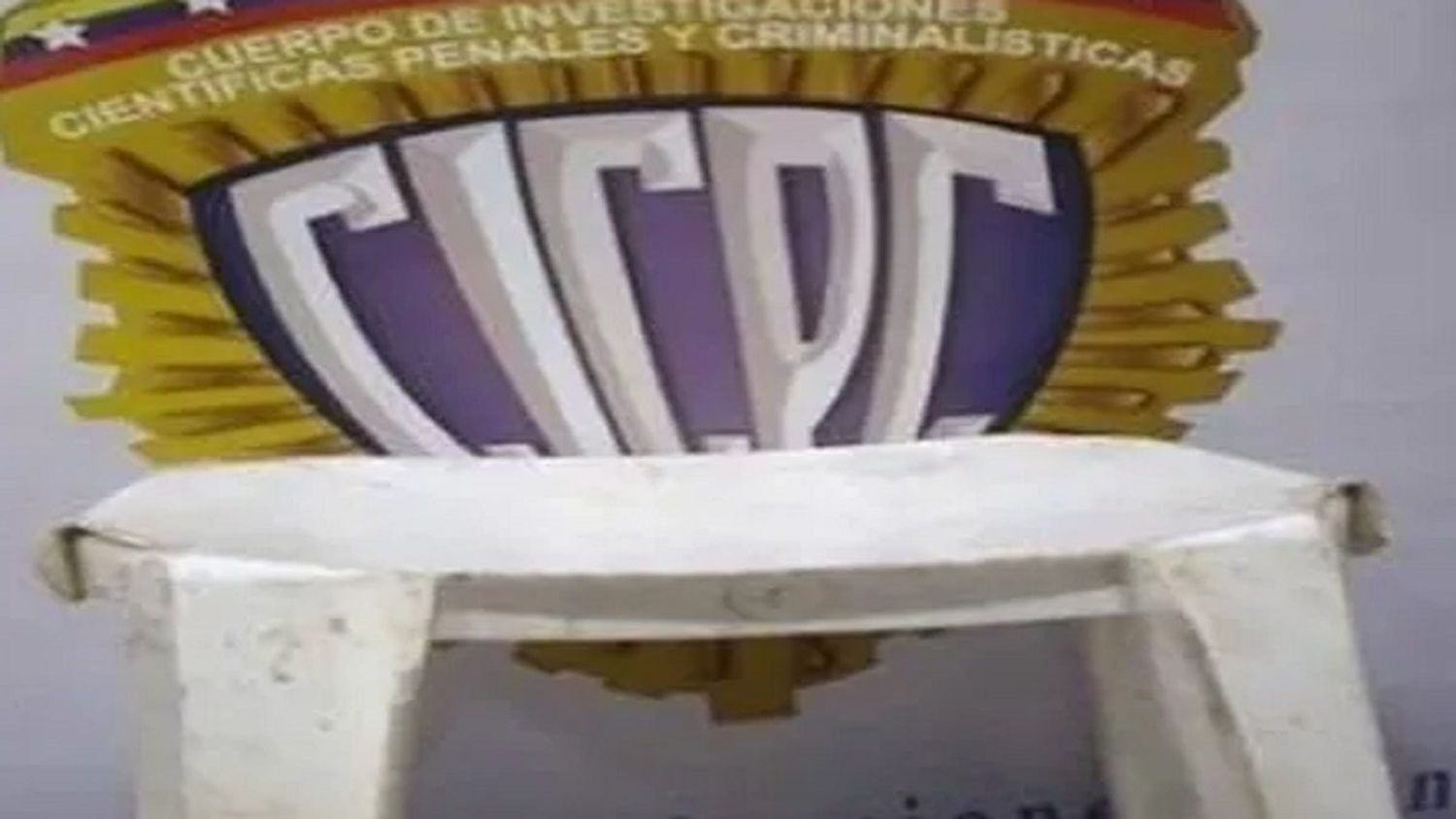 ¡VIOLENCIA DOMÉSTICA! CON UNA SILLA mujer asesina a su esposo en Sucre