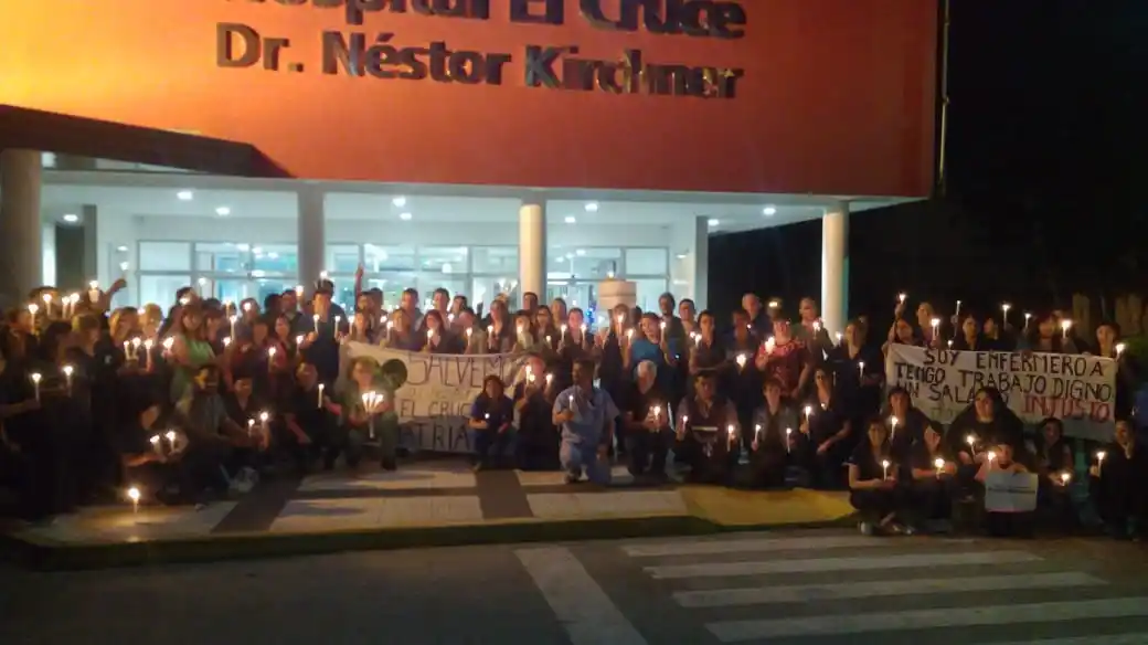 Trabajadores del Hospital El Cruce realizaron marcha y vigilia para protestar contra el Presupuesto