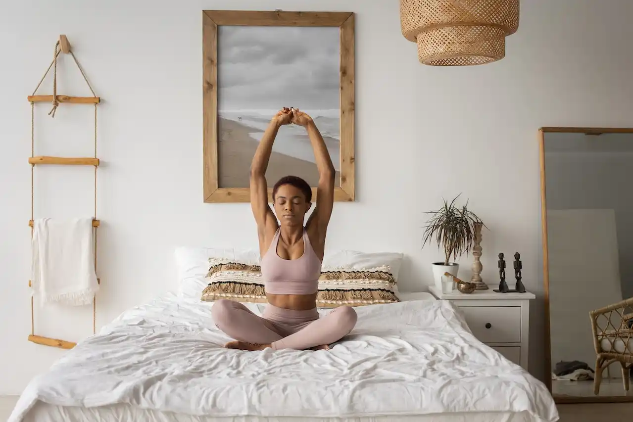 Seis posturas de yoga que te harán dormir como un bebé (+Video)