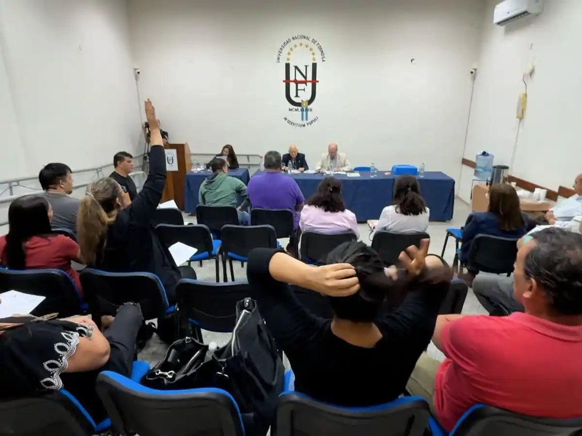 Suspenden a tres decanos en sus funciones como consiliarios