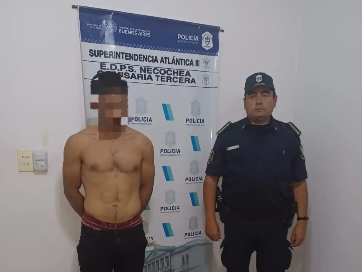 Alterado y a los golpes: rompió los vidrios de una escuela durante la madrugada