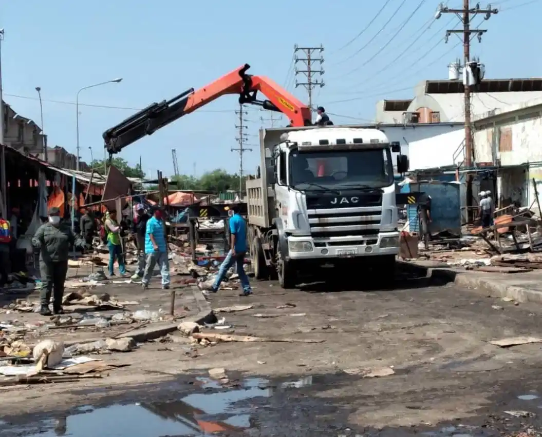 Tras ser foco del COVID-19,  comerciantes del mercado Las Pulgas retiran su mercancía