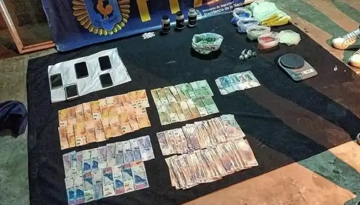 Un delincuente con prisión domiciliaria fue detenido por regentear un kiosco de drogas en su casa en Paraná
