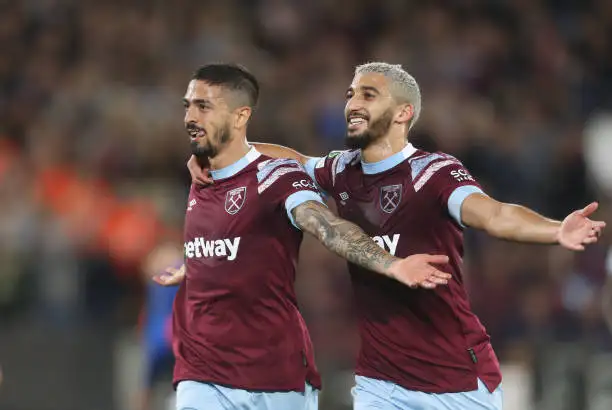 Lanzini marcó un gol y clasificó al West Ham