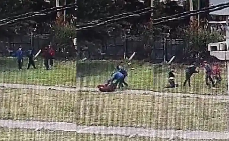 Todo quedó filmado por una cámara de seguridad