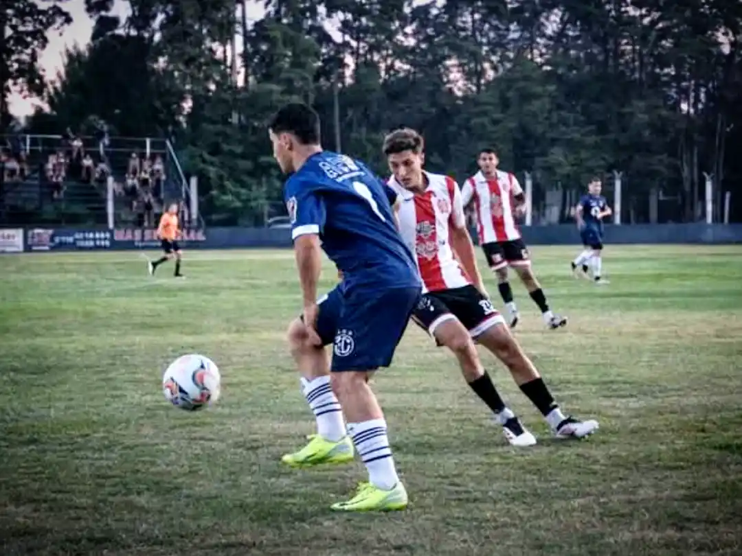 Paraná se trajo un punto de San Nicolás y comparte el primer lugar de la Zona con Somisa. PH: Deportes Hoy.