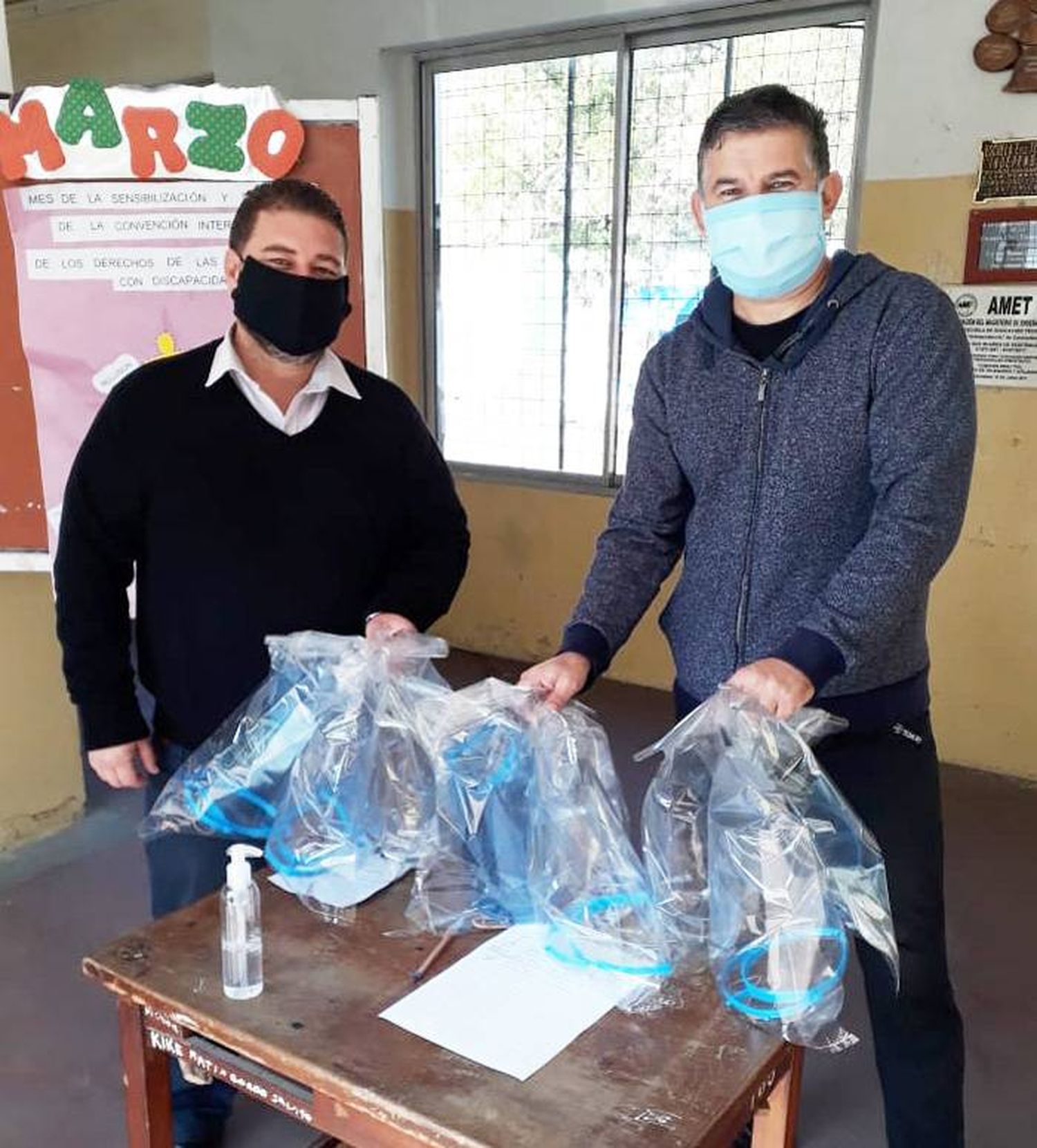 Nueva donación de máscaras de  protección de la Escuela Técnica 2