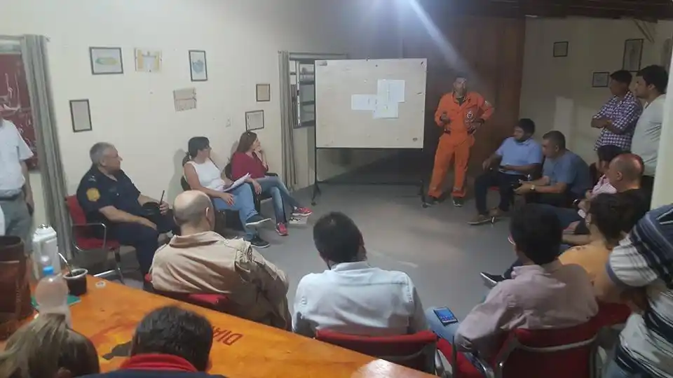 Es inminente la caída de una porción de barranca en Diamante