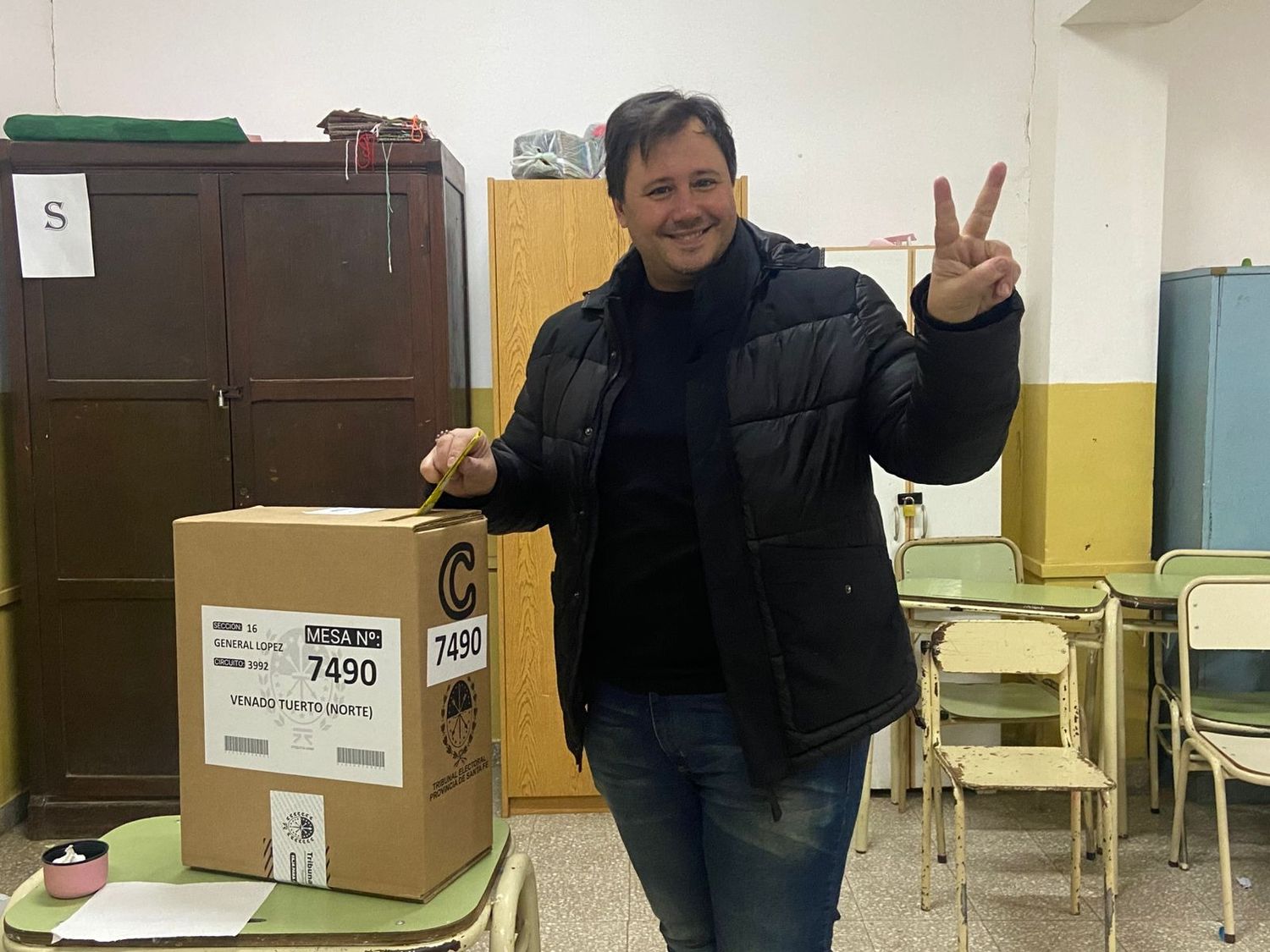 Sebastián Roma emitió su voto y atendió a la prensa. Foto: Sur24