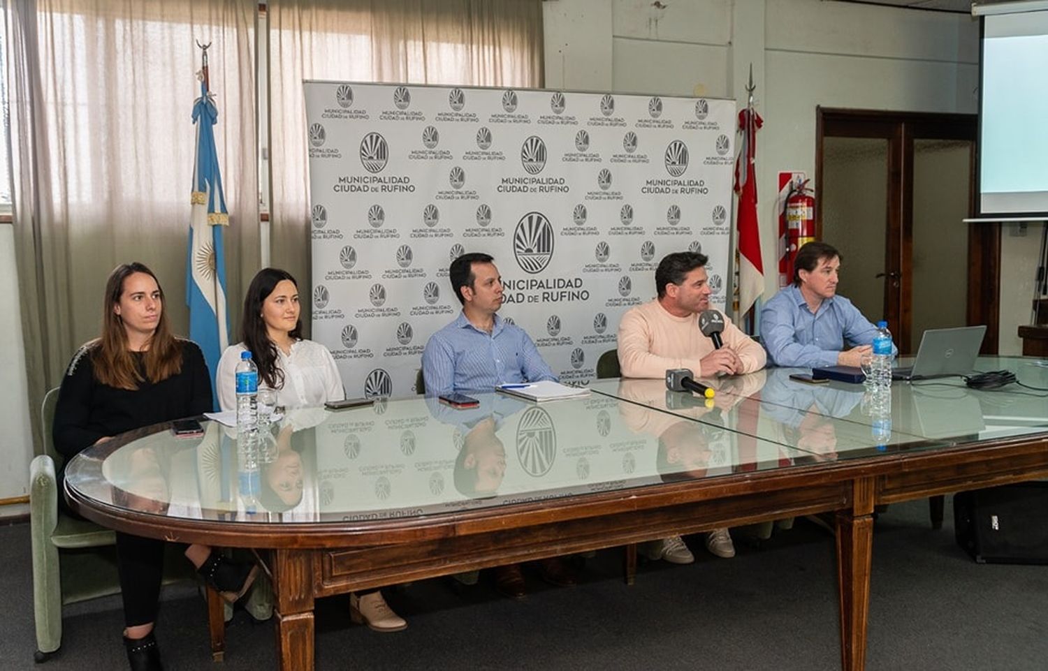 El intendente Lattanzi presentó el programa ante los medios.