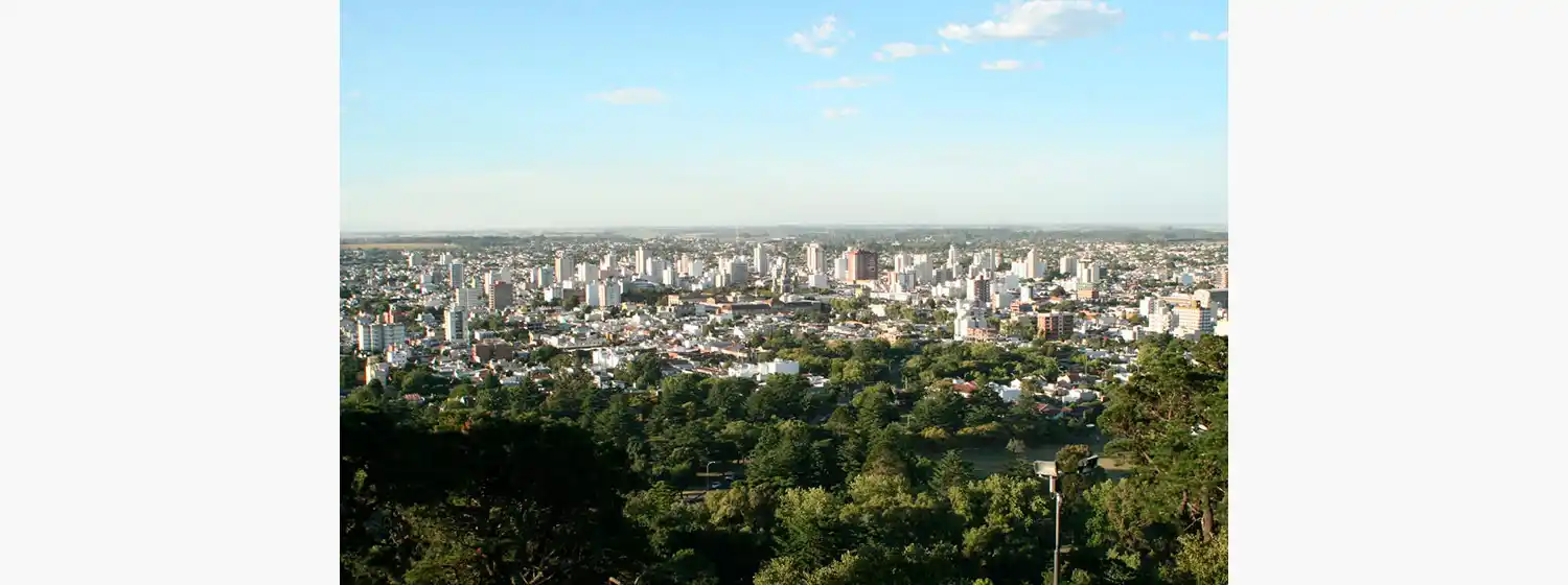 Lunghi firmó contratos para iniciar millonarias obras de infraestructura urbana