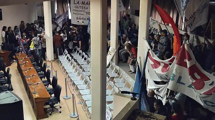 Por protestas dentro del Concejo, Gay suspendió su discurso de apertura de sesiones en Bahía Blanca
