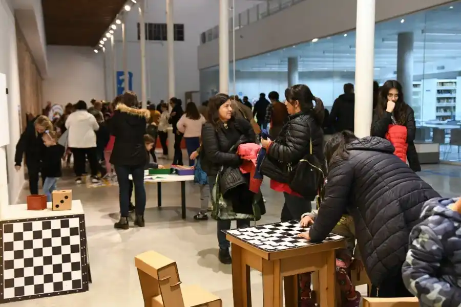 Alrededor de 1200 personas visitaron Experimenta Juegos en los primeros días de exposición