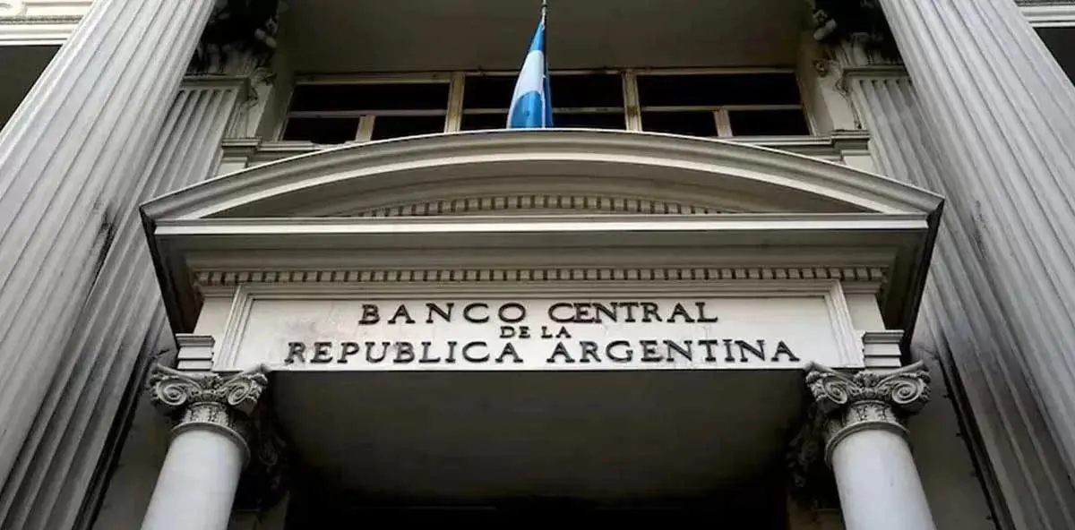 El BCRA oficializó feriados bancarios y cambiarios y habrá 96 horas sin venta de dólares