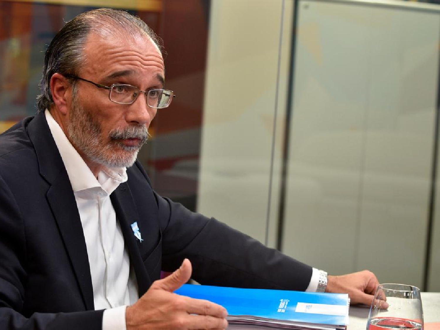Epec presentó una denuncia penal, echó a 5 empleados y dijo que pagará salarios