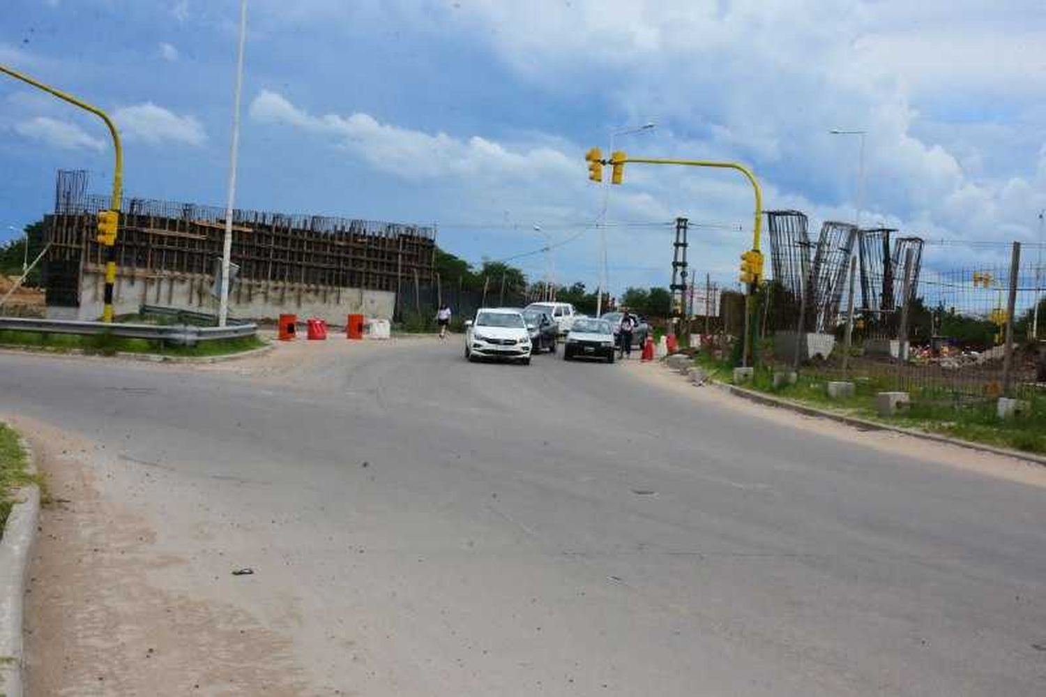 Avanza la obra del puente sobreelevado en avenida Kirchner y circunvalación