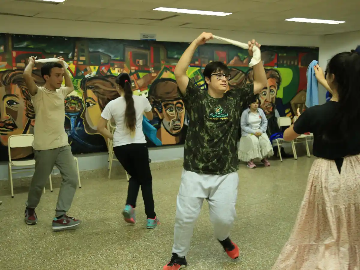 Alan es sordo y Francisco tiene Asperger: el folclore los integra 