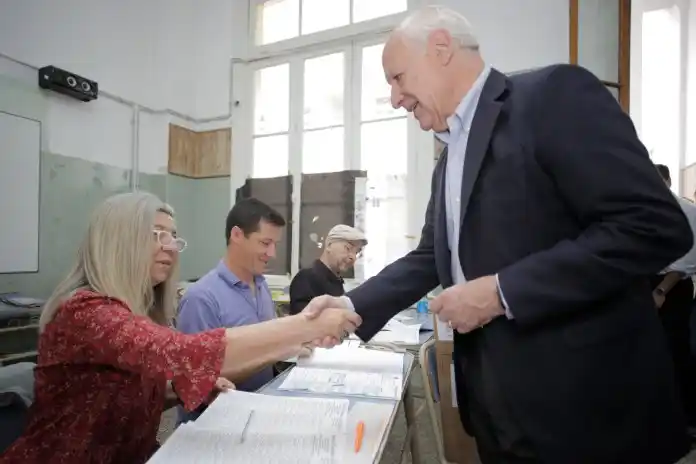 Votó Roberto Lavagna y habló de la posibilidad de que la elección se polarice