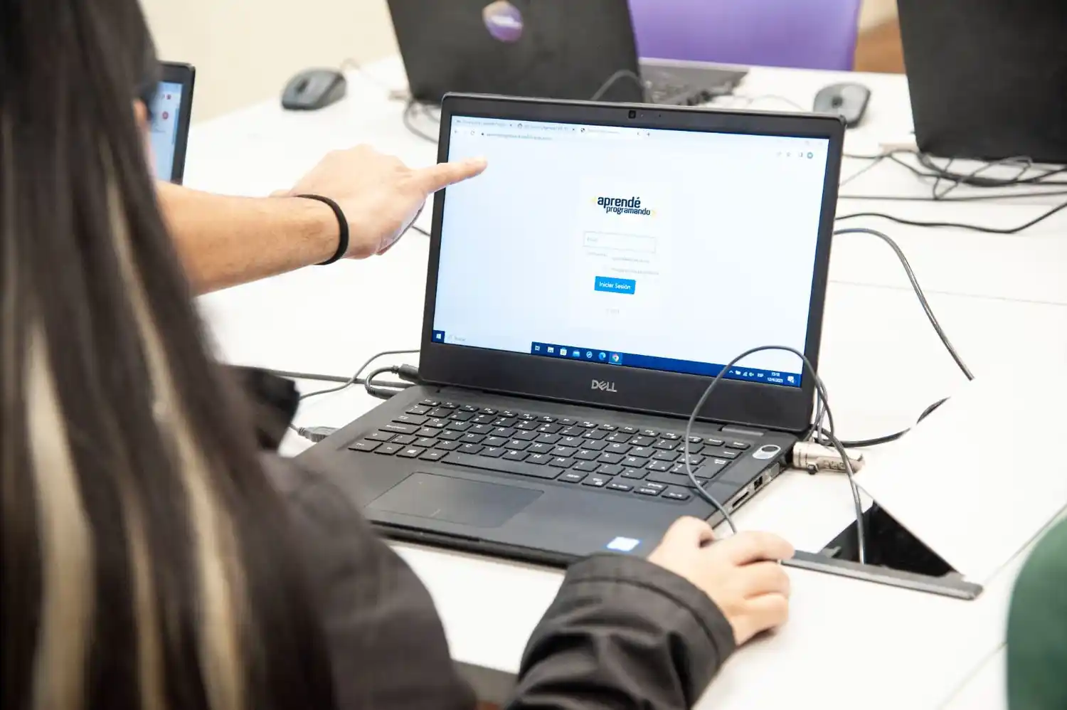 Aprendé Programando: capacitación en tecnología y programación para alumnos secundarios