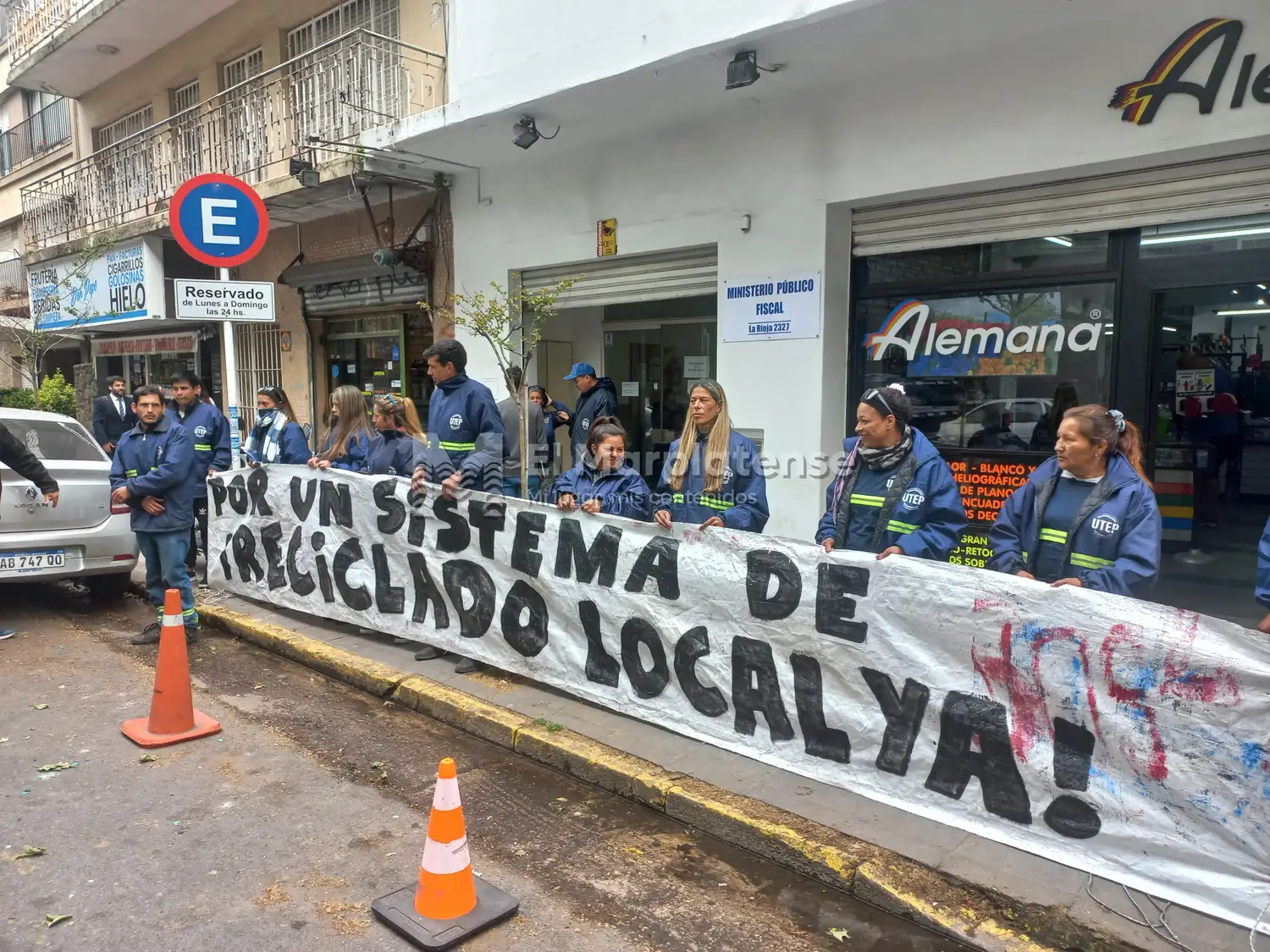 Ante la negativa del Emsur, el sector cortó los accesos al ente.