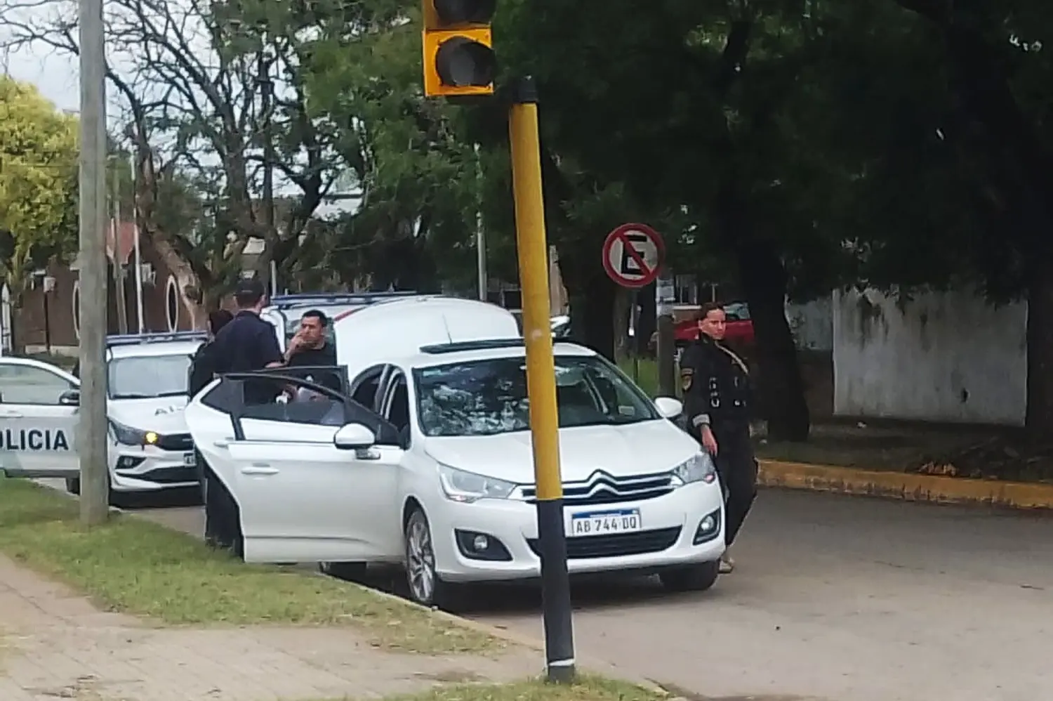 El coche y sus ocupantes fueron identificados en Bozzano y Mitre.