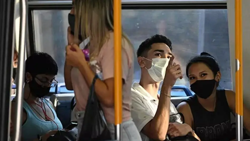 "Se están dando soluciones por la escalera y el virus va por el ascensor"