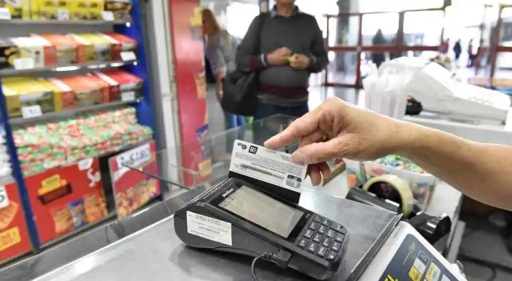Denuncias a ARBA para que sancione a comercios que no acepten tarjeta de débito