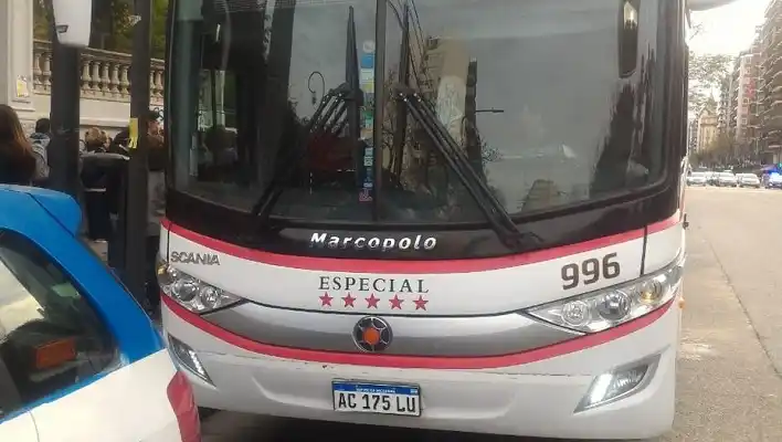 Bajan a dos choferes por consumo de drogas: Salían con alumnos a Bariloche