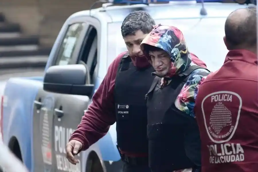 El Pity Álvarez, acusado por un homicidio, abandonó su tratamiento psiquiátrico y estaba prófugo