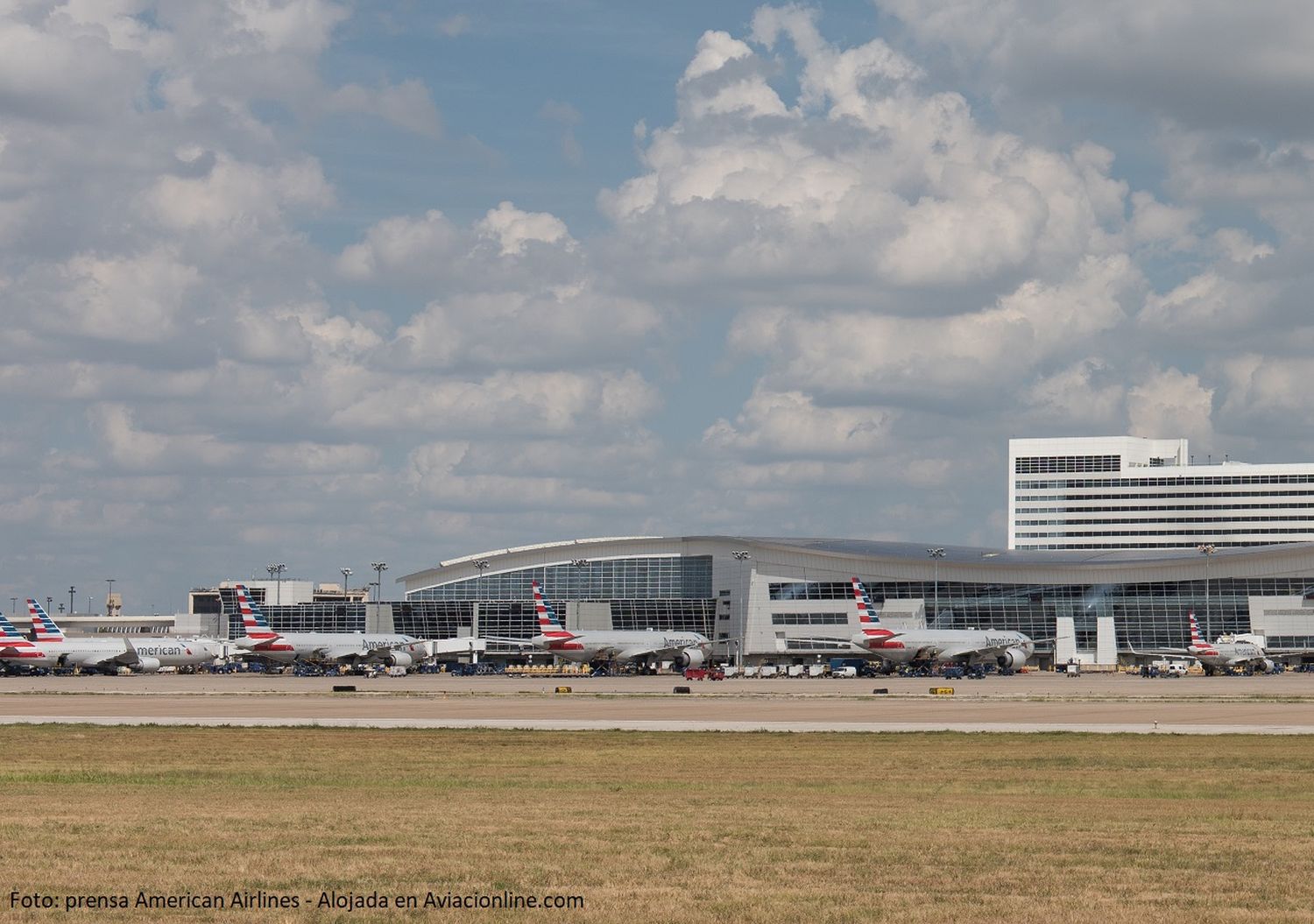 American Airlines ofrece pruebas de COVID-19 a domicilio para vuelos domésticos en Estados Unidos