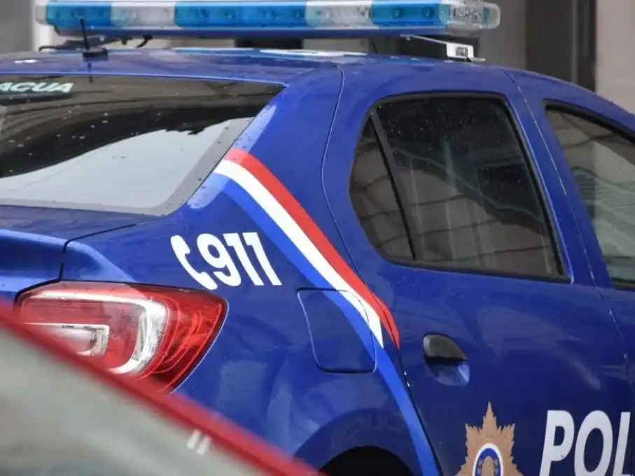 Robaron al lado del supermercado atacado este lunes. Crédito: Pablo Aguirre