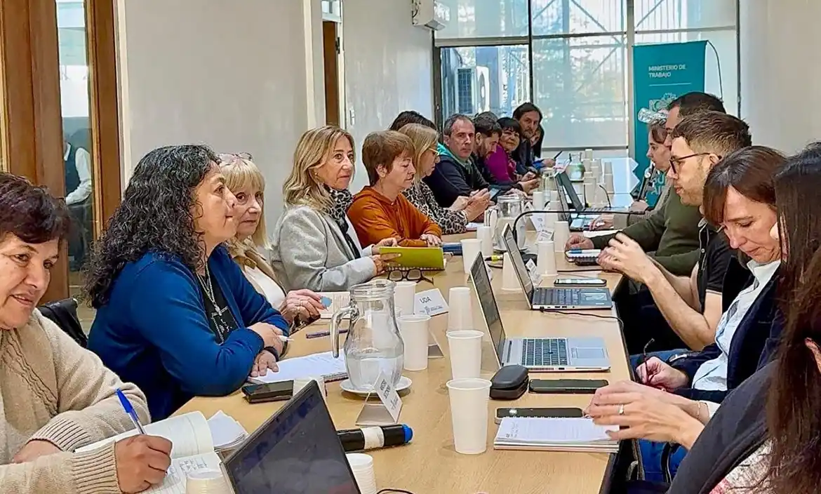 Docentes y estatales retoman la paritaria para intentar llegar a un acuerdo salarial