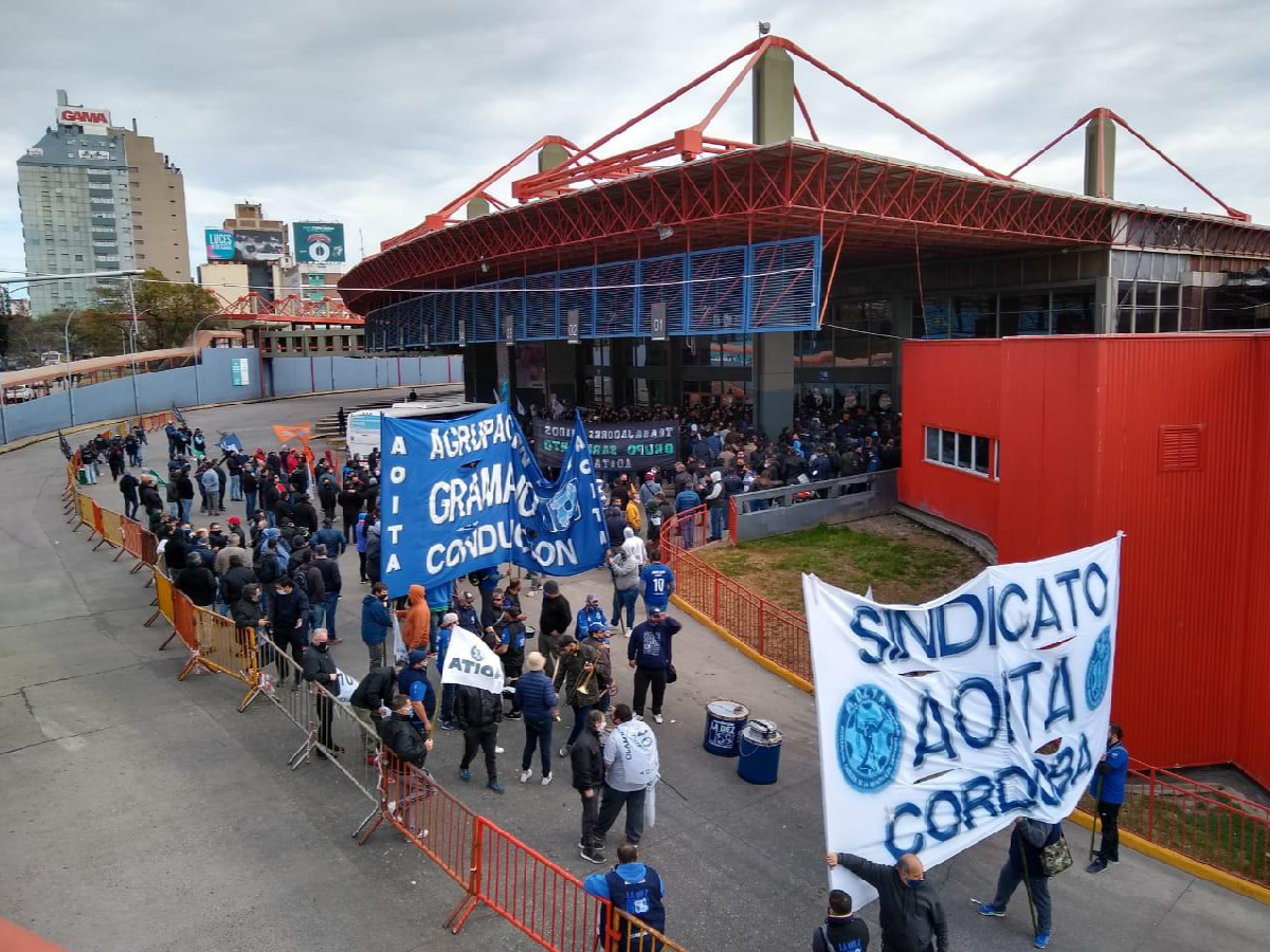 Choferes de Aoita acordaron una suba salarial del 83%