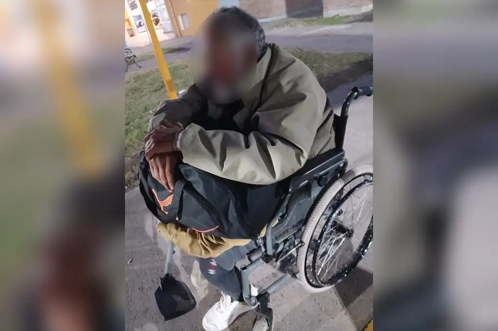 Grave suceso: denunciaron que un hombre en silla de ruedas sufrió un robo en la terminal y quedó varado - 1
