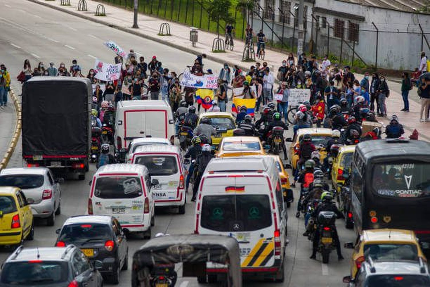BLOQUEOS EN COLOMBIA «no se negocian y se deben levantar»: Iván Duque