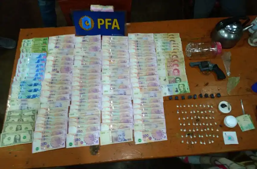 Barrio La Herradura: detienen a dos personas acusadas de comercializar estupefacientes