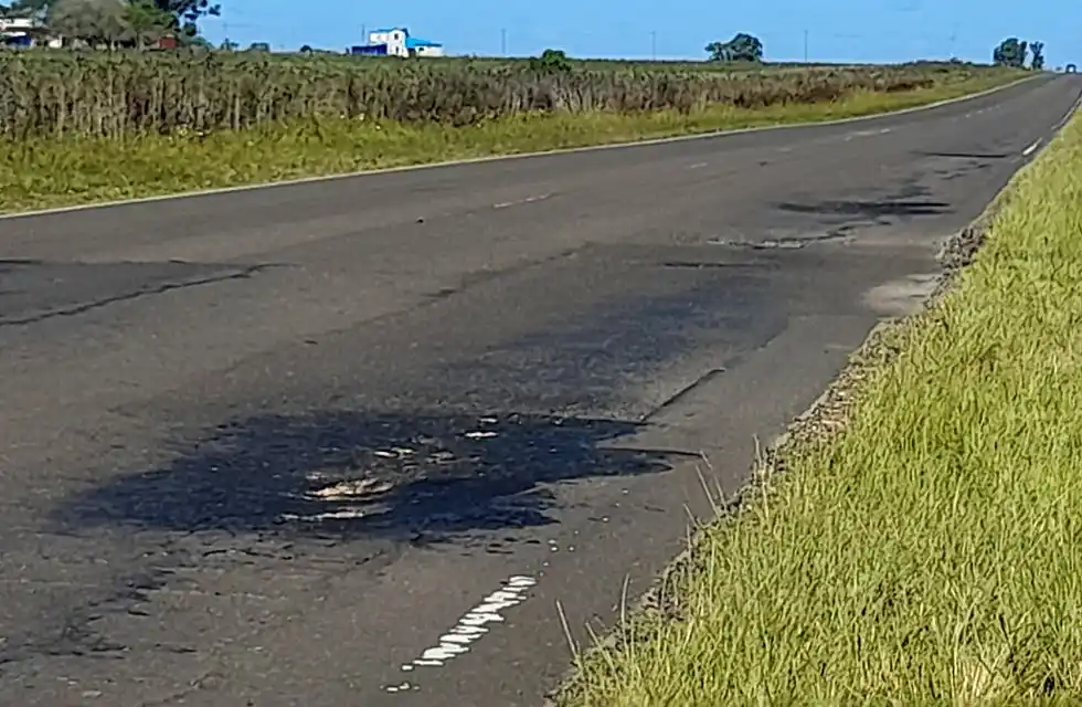 Stratta y Piaggio firmaron el convenio para la reparación del acceso norte a Gualeguaychú hasta la Ruta 136