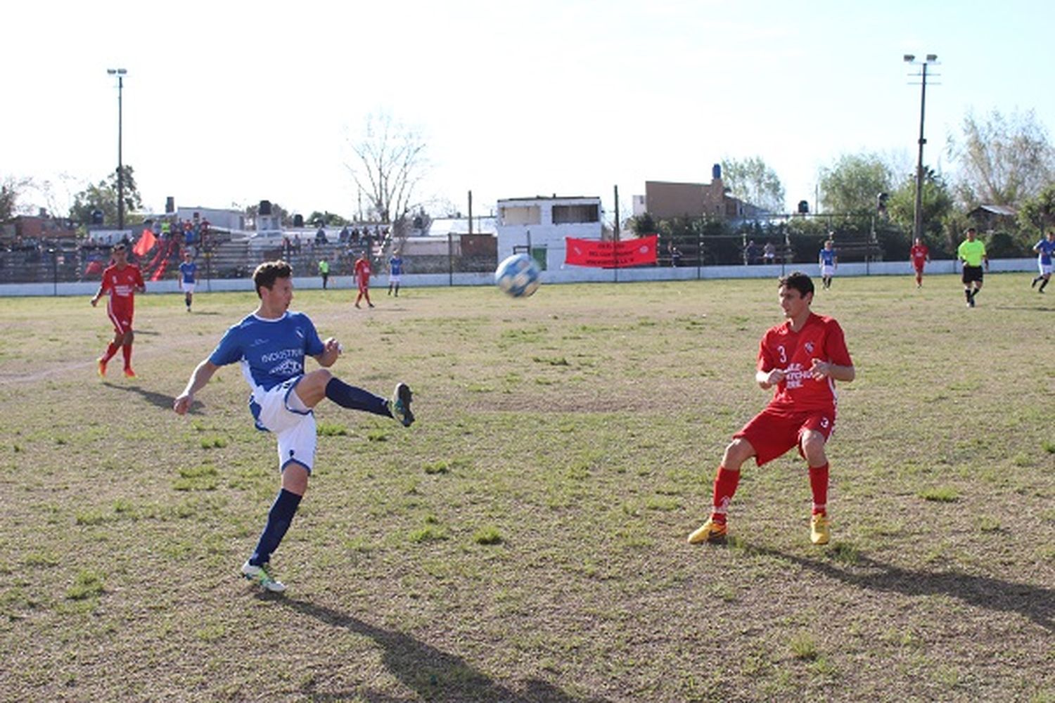 Deportivo venció a Independiente y quedó solo en la punta