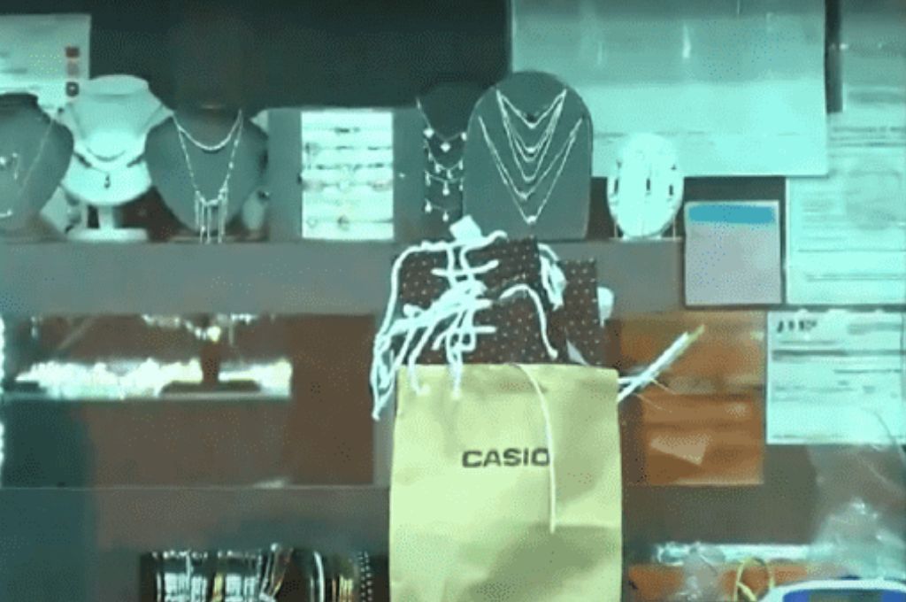 Luego de hurtar sumas de dinero y joyas, se dieron a la fuga.