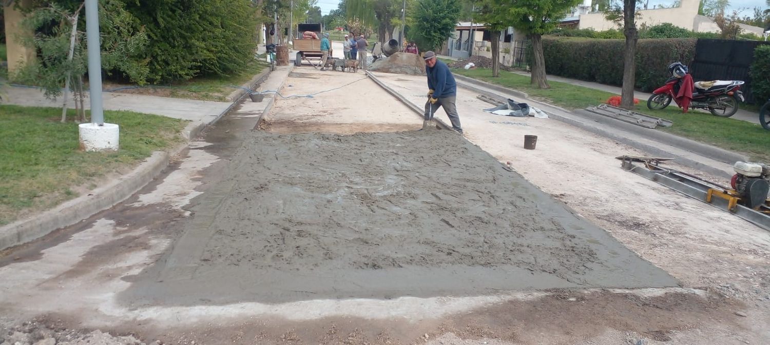 Tareas de pavimentación en distintos sectores de Lobería