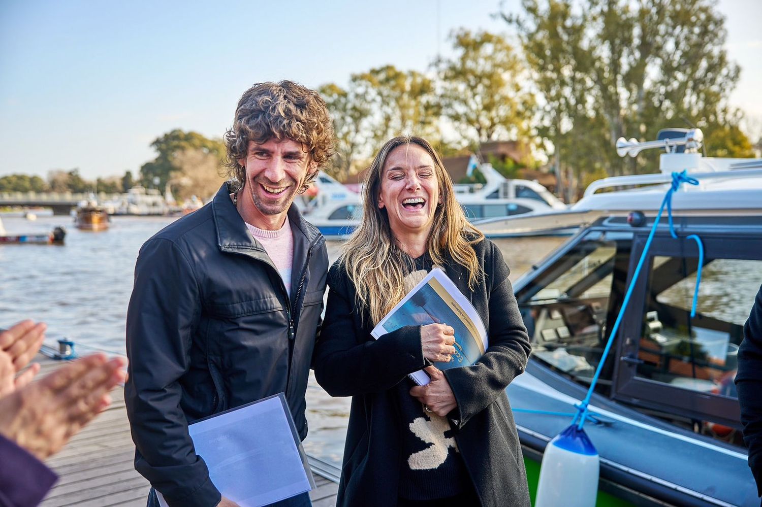 Ecolancha: Malena Galmarini y Juan Andreotti navegaron el Delta de Tigre en la primera embarcación eléctrica del país