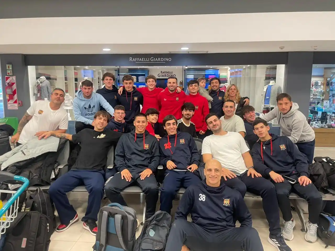 El plantel de MDQ 06 HC en pleno viaje.